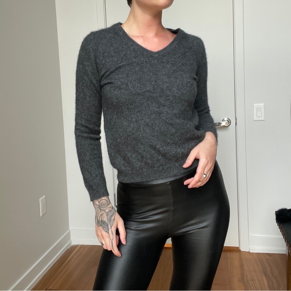 100% Cashmere Sweater - Picture 2 of 6